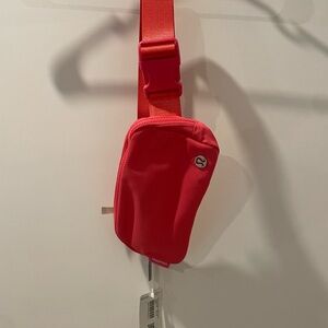 Lululemon everywhere belt bag NWT